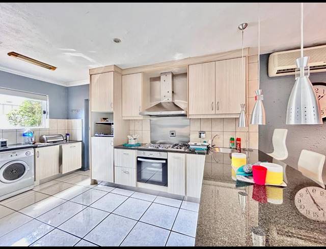 4 BEDROOM HOUSE FOR SALE IN CARIBBEAN BEACH